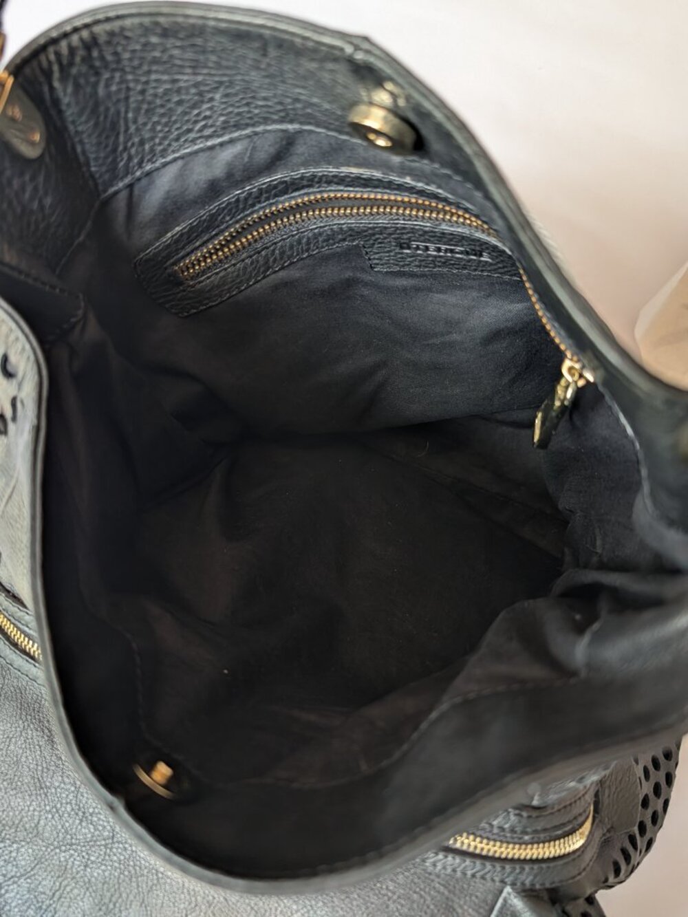 Uterque Large Black Leather Luxury Bag - Picture 6 of 10